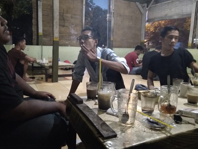 Cokro Cafe Fakhrul Anam, 1. Angkringan Mbok Nom Rembang, 2. Orso Gelato &amp; Cafe Rembang, 3. Reunique Cafe, 4. Balcony Resto And Cafe, 5. Ranu Coffee &amp; Eatery, 6. Satu Lagi, 7. Warung kopi kresen, 8. NoboN Coffe, 9. PILAR Coffee &amp; Space, 10. BARIX COFFEE – MANUAL BREW INSIDE, 11. Kedai Kongkow, 12. Biskope Cafe, 13. Dunia Akhirat Coffee &amp; Eatery, 14. Cokro Cafe, 15. Warung Kopi Mr. Hendro, 16. Kafe Kedai Kopi 46 Pantura Rembang, 17. SevenShake, 18. Starbox, 19. Zero Cafe, 20. Rantina Cafe &amp; Chill, 21. Summit Cafe, 22. Paleet Cafee, 23. Papi coepliezt, 24. Tentang Kopi Cafe &amp; Resto, 25. Sky Monster Cafe (SM), 26. Chawis coffee