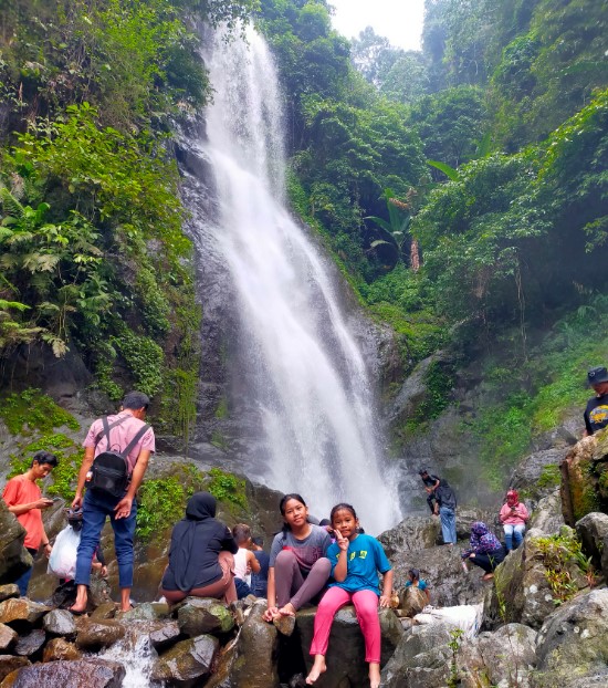Curug Bandung Loji Karawang Bintang Ari Pambudi, 1. Curug Cigentis, 2. Hutan Perum Perhutani, 3. Kampung Turis Water &amp; Adventure Park, 4. Curug Bandung Loji Karawang, 5. Cipaga Stone Park, 6. Puncak Sempur Koffi Hideung, 7. Bukit Kembar Puncak Pinus, 8. NEW MARIGOLD GARDEN, 9. Saung Bali Linggarsari, 10. Taruma Leisure Waterpark, 11. Green Canyon Loji