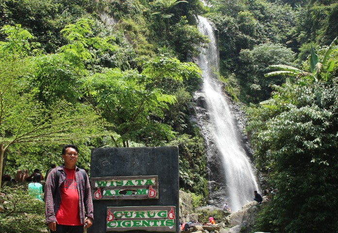Curug Cigentis Jajang Wahyu Wibisana, 1. Curug Cigentis, 2. Hutan Perum Perhutani, 3. Kampung Turis Water &amp; Adventure Park, 4. Curug Bandung Loji Karawang, 5. Cipaga Stone Park, 6. Puncak Sempur Koffi Hideung, 7. Bukit Kembar Puncak Pinus, 8. NEW MARIGOLD GARDEN, 9. Saung Bali Linggarsari, 10. Taruma Leisure Waterpark, 11. Green Canyon Loji