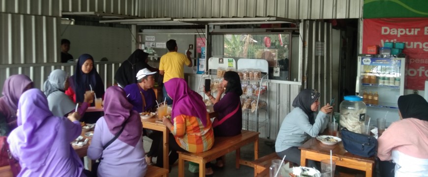 Dapur Bu Dewi (Spesial Nasi Madura / Sego Meduro) Dunia Hidroponik Gresik, 1. Depot Jepun Bali, 2. Nasi Campur Bu Ida, 3. Nasi Empal Pengampon, 4. Depot Nasi Campur Pojok Tambak Bayan, 5. Depot Emak Ai, 6. Nasi Campur Kertajaya Indah, 7. Dapur Bu Dewi (Spesial Nasi Madura / Sego Meduro), 8. Warung Nasi Pak Ghofar, 9. Nasi Cuhima Bu Evie Madura, 10. Depot Nasi Campur Pak Salim, 11. Nasi Campur Kertajaya Indah Cab Kendal Sari (Wonorejo/Nirwana), 12. Warung Nasi Campur Kanwa