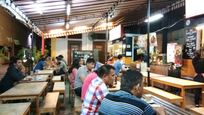 Djakarta Street Food Aola Romadhona, 1. Nasi Goreng Kambing Kebon Sirih, 2. Bubur Cikini H.R. Sulaiman, 3. THAMRIN 10 Food &amp; Creative Park, 4. Jajanan Malam Menteng, 5. Martabak Pecenongan 78 Menteng, 6. Street Food Menteng, 7. Djakarta Street Food, 8. Hiroshima Japanese street food, 9. Sunda Kelapa Street Foods Counter, 10. Kuliner Jalan Sabang