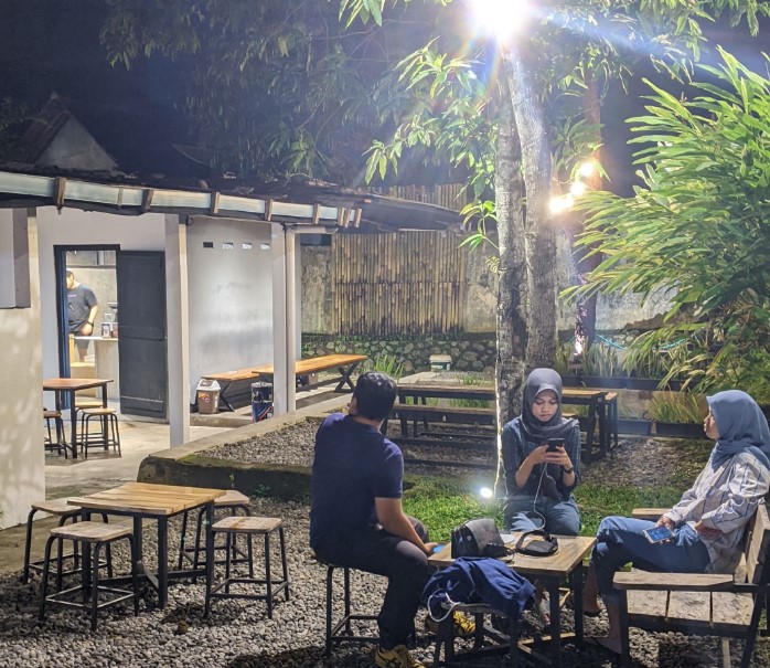 Echosistem Syahrul Tri Masruri, 1. Bogowonto 77 Resto &amp; Coffee, 2. Kopi Candi, 3. Semerbak Coffee, 4. Eiffel Ice Cream &amp; Resto, 5. Kopijawi, 6. Kape Kapi, 7. Soul Coffee &amp; Resto, 8. Kedai Pekarangan Coffee and Spice Drinks, 9. Pangena Family Resto &amp; Coffee Shop, 10. NONA Dessert &amp; Chill, 11. Kopi Kembang Sepasang, 12. Roar Coffee and Eatery, 13. SULTHAN KOPI &amp; EATERY, 14. Masterpiece Billiards And Cafe, 15. Kopi Joss Purworejo, 16. Ndelikwae, 17. Kebon N’dalem, 18. Kopi Djo, 19. Tulip Bakery, Cakes &amp; Coffee Shop, 20. Echosistem, 21. Cafe Angkringan Iyut’s, 22. Becos Cafe, 23. Temanja Post House, 24. KEMARI Kedai Kopi, 25. Kedai kopi ndeso, 26. Thriving.coffee, 27. Communitea coffee, 28. Teras Kopi Labbaik