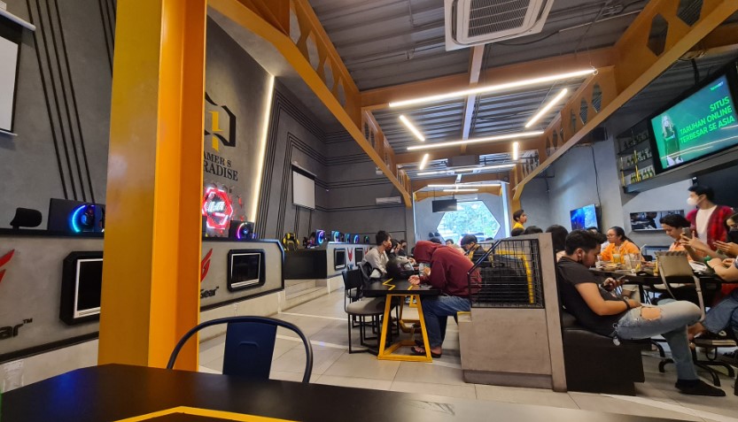 Gamers Paradise Mhd Zulvi Hadi Matondang, 1. Supernova Esports iCafe, 2. Raftel Cybernet, 3. Gamers Paradise, 4. Tokyo GamingSpace Sunter, 5. Colosseum Arena Palmerah, 6. Prima Warnet, 7. TNC Kemanggisan, 8. PIX Gaming Cafe, 9. Colosseum Arena Puri, 10. Mineski Infinity Cafe – Sunter, 11. Azure Command Centre, 12. Warnet 24 Jam Home Of Gamers Manunggal 2, 13. Spade Gaming Space Kemanggisan