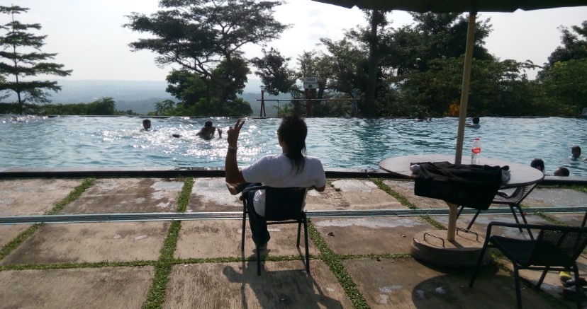 Gereja Kristen Jawa Salib Putih Henry Setiawan, 1. Taman Tingkir Kota Salatiga, 2. Taman Kota Salatiga, 3. Selasar Kartini, 4. Lapangan Pancasila, 5. Kolam Renang Kalitaman, 6. Taman Cerdas Salatiga, 7. Kolam Renang Grand Wahid Hotel Salatiga, 8. Prasasti Plumpungan, 9. Pohon Pengantin Salatiga, 10. Taman Wisata Sejarah Kota Salatiga (TWSS), 11. TITD Hok Tek Bio, 12. Tapak hapsari, 13. Air terjun joko tingkir, 14. Uwit Art Space, 15. Rumah Khalwat Roncalli, 16. Wisata Edukasi Argotelo, 17. Sitalang River Tubing, 18. Mata Air Benoyo, 19. Taman Sidomukti, 20. Desa Wisata Tingkir Lor, 21. Resto Kalibatur Salatiga, 22. Gereja Kristen Jawa Salib Putih, 23. D’Emmerick