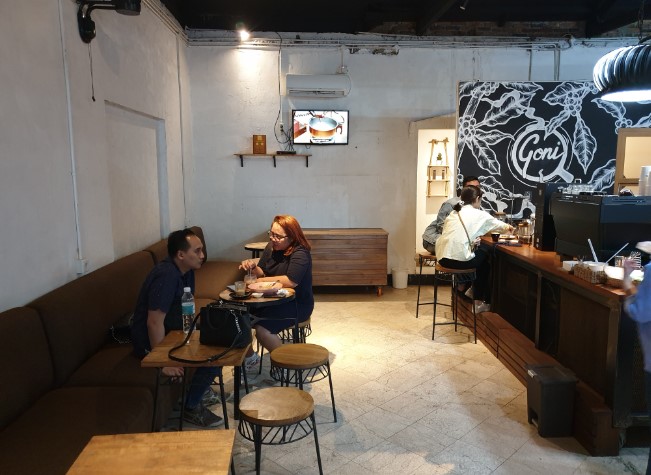 Goni Coffee Kemang Dan World, 1. Mamma Rosy, 2. Shisha Cafe Kemang, 3. dia.lo.gue, 4. Warung Pasta Kemang, 5. Amigos Bar & Cantina Kemang, 6. Roti Bakar Kemang, 7. Anomali Coffee Kemang, 8. Eighty Nine Eatery & Spirit, 9. El Asador South American Restaurant Kemang, 10. Alenia Papua Coffee & Kitchen, 11. JPC Kemang Cafe, 12. 1/15 Coffee, 13. Big Brother Kemang, 14. Coffeewar, 15. Chief Coffee Kemang, 16. Maxx Coffee Lippo Mall Kemang, 17. Goni Coffee Kemang, 18. Kopi Cat Cafe, 19. Lobbyn Sky Terrace, 20. Sophie Authentique