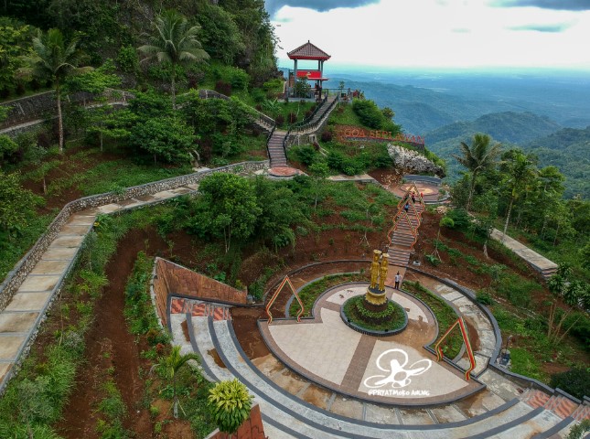 Goa Seplawan Pryatmoko_ Anung, 1. Pantai Dewaruci Jatimalang, 2. Pantai Jetis, 3. Pantai Ketawang, 4. Sumber Adventure Center (SAC), 5. Hutan Pinus Kalilo Kaligesing, 6. Alun-alun Kota Purworejo, 7. Masjid Agung Darul Muttaqin Purworejo, 8. Goa Seplawan, 9. Wisata Bukit Sikepel, 10. Wisata Bukit Sikepel, 11. Wisata Curug Gunung Putri, 12. Taman Sidandang, 13. Curug Kaliurip, 14. Puncak Khayangan Sigendol, 15. Pantai Pasir Puncu, 16. Museum Tosan Aji, 17. Puncak Geger Menjangan, 18. Curug Silangit, 19. Gunung Kunir, 20. Curug Kyai Kate, 21. Curug Muncar, 22. TBGS (Taman Batu Goa Sekantong), 23. Wisata Benteng Pendem, 24. Air Terjun ( CURUG SILUMUT ) Loning, 25. Kedung Gulo, 26. Curug Abangan, 27. Goa Nguwik, 28. Curug Lumbung Bener, 29. Desa Wisata Tlogoguwo, 30. Curug Purbayan, 31. Curug Tawing, 32. Sungai Kedung Lesung, 33. Hutan Kusumo Asri
