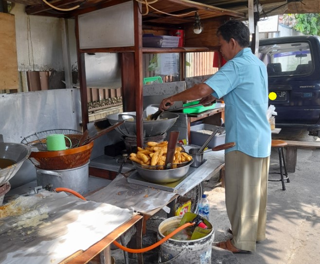 Gorengan Pak Kisut Sugi Yanto, 1. Pisang Goreng Tanduk Mpok Nur Mantap, 2. Pisang Goreng Madu Bu Nanik, 3. Raja Pisang Goreng Pontianak Ameng, 4. Cempedak Goreng Spesial Cik Lina, 5. Cakue Ko Atek, 6. cakwe gang Gloria, 7. Aspana Risol, 8. Suisse Bakery, 9. Pastellia Mayestik, 10. Bakwan Pontianak, 11. Pisang Goreng Kalimantan Bang Kosim, 12. Gorengan Pak Kisut