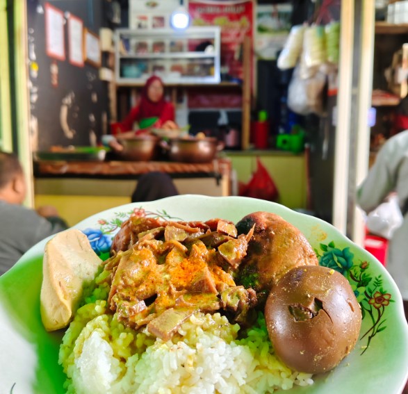 Gudeg Jogja Bu Tinah Levina Azarine, 1. TanSu Kemayoran, 2. Bopet Mini Benhil, 3. Restoran Garuda, 4. Sana Sini Restaurant, 5. Bubur Kwang Tung, 6. Bubur Cikini H.R. Sulaiman, 7. Bakmi A Boen, 8. Kedai Tjikini, 9. Mie Ayam Gondangdia, 10. Spesial Soto Boyolali (SSB ) Hj Hesti Widodo, Pecenongan, 11. Sabang 16 Kopi dan Srikaya, 12. Dua Nyonya Restaurant, 13. Gado-Gado Cikini (Renie), 14. Gado-Gado Cemara (Sejak 1947), 15. Nasi Uduk Gondangdia, 16. Soto Kudus Ayam Kampung Kembang Joyo, 17. Gudeg Jogja Bu Tinah