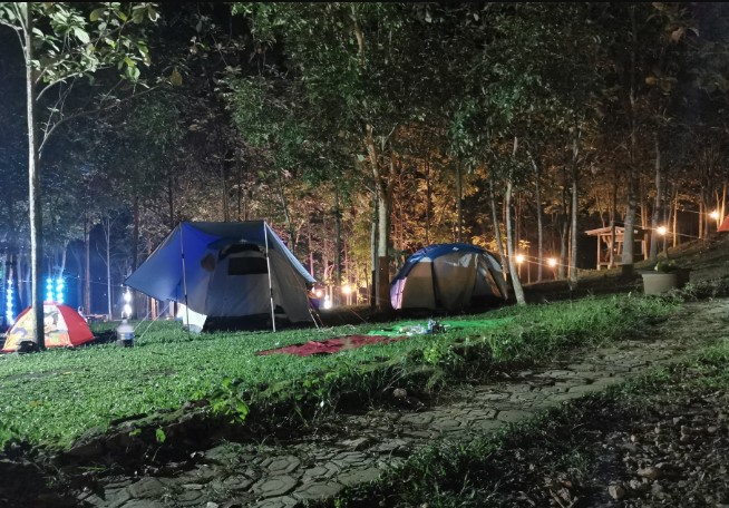Hutan Perum Perhutani Ikhwan Kamal, 1. Curug Cigentis, 2. Hutan Perum Perhutani, 3. Kampung Turis Water &amp; Adventure Park, 4. Curug Bandung Loji Karawang, 5. Cipaga Stone Park, 6. Puncak Sempur Koffi Hideung, 7. Bukit Kembar Puncak Pinus, 8. NEW MARIGOLD GARDEN, 9. Saung Bali Linggarsari, 10. Taruma Leisure Waterpark, 11. Green Canyon Loji
