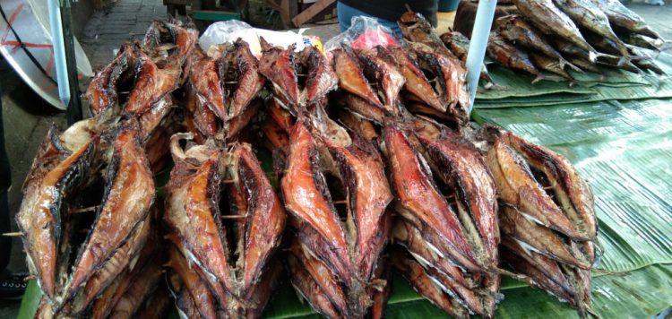 Ikan Asap via Halmaheranesia, 1. Ikan Gohu, 2. Papeda, 3. Nasi Lapola, 4. Woku Komo-komo, 5. Kohu-kohu, 6. Sambal Colo-colo, 7. Bubur Ne, 8. Bubur Sagu Ubi, 9. Kopi Sibu-sibu, 10. Bobengka, 11. Ikan Kuah Pala Banda, 12. Ikan Asap, 13. Kasbi Komplet, 14. Cempedak Goreng, 15. Acar Kuning, 16. Sambal Tappa, 17. Lapis Palaro