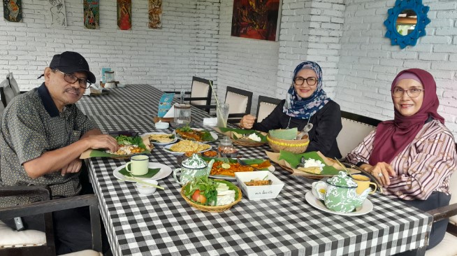Ikan Bakar Jimbaran Elok sari, 1. The Westlake Resto, 2. Banyu Mili Resto, 3. Kurnia Seafood Yogyakarta, 4. Bale Timoho Resto, 5. Seafood Pak Purwanto, 6. Ikan Bakar Jimbaran, 7. Kepiting Cak Gundul, 8. Kepiting Bang Ja’i Seturan, 9. Zona Seafood Kotabaru, 10. Ikan Bakar Bu Bambang, 11. Ikan Bakar Legian khas Bali, 12. King Kerang Jogjakarta, 13. IKAN LAUT BAKAR MAS AYE, 14. Terminal kepiting jogja
