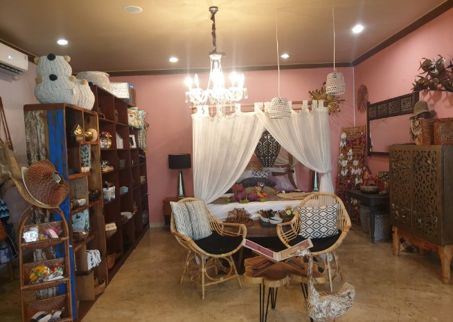 Jamu Body Treatments Jakarta Indonesia Take, 1. Nest Reflexology, 2. ZEN Family Spa &amp; Reflexology, 3. Gaya Spa Wellness Wolter Monginsidi (HOME SPA), 4. Delta Spa Gunung Sahari, 5. Kokuo Family Massage &amp; Reflexology Senayan City, 6. Taman Sari Royal Heritage Spa, 7. PARADISE Family Reflexology &amp; Spa, Buaran, 8. Martha Tilaar Salon Day Spa, 9. Ha-Su Wellness and Reflexology Boutique, 10. Relax Living – The City Spa, 11. The Bamboo Massage &amp; Reflexology, 12. Klinik Kecantikan Ministry Treatment – Hair, Beauty &amp; Wellness, 13. Jasmine Pijat Reflexi Spa Massage Salon, 14. Bali Wangi Spa, 15. Jamu Body Treatments, 16. Aroma SPA, 17. King’s Royal Spa
