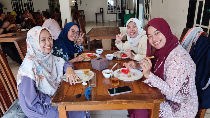 Jagad Cafe arini sabrina, 1. Coffee And Beyond, 2. Teh Jawa Resto, 3. DKK Kafe (Diet Kapan Kapan), 4. Jozzy Cafe, 5. OASIS COFFEE, 6. Kopi Candu Pekalongan, 7. Arto Cafe &amp; Gelato, 8. Corleone Cafe, 9. Jong Java Cafe, 10. Tanda Tanya Coffee, 11. Jagad Cafe, 12. Anak Panah Kopi + Pekalongan, 13. Cafe Hitam Putih, 14. My story Pekalongan , 15. MOKSHA COFFEE SPACE, 16. KLAKON Pekalongan, 17. Kayoe Coffee Barn Petungkriyono, 18. Sadean Kopi, 19. Batas Desa Coffee, 20. Kapeo Kopi Kedungwuni