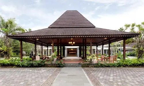 Joglo Pangrawit via Courtina, 1. Rumah Joglo Sinom, 2. Joglo Jompongan, 3. Joglo Pangrawit, 4. Joglo Lawakan, 5. Rumah Limasan, 6. Rumah Kampung, 7. Rumah Panggang PE, 8. Rumah Tajug, 9. Joglo Mangkurat, 10. Joglo Hageng