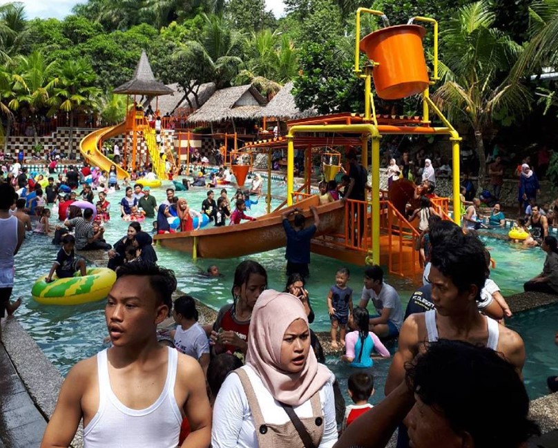 Kampung Turis Water &amp; Adventure Park, 1. Curug Cigentis, 2. Hutan Perum Perhutani, 3. Kampung Turis Water &amp; Adventure Park, 4. Curug Bandung Loji Karawang, 5. Cipaga Stone Park, 6. Puncak Sempur Koffi Hideung, 7. Bukit Kembar Puncak Pinus, 8. NEW MARIGOLD GARDEN, 9. Saung Bali Linggarsari, 10. Taruma Leisure Waterpark, 11. Green Canyon Loji