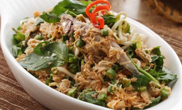 Kasbi Komplet , 1. Ikan Gohu, 2. Papeda, 3. Nasi Lapola, 4. Woku Komo-komo, 5. Kohu-kohu, 6. Sambal Colo-colo, 7. Bubur Ne, 8. Bubur Sagu Ubi, 9. Kopi Sibu-sibu, 10. Bobengka, 11. Ikan Kuah Pala Banda, 12. Ikan Asap, 13. Kasbi Komplet, 14. Cempedak Goreng, 15. Acar Kuning, 16. Sambal Tappa, 17. Lapis Palaro
