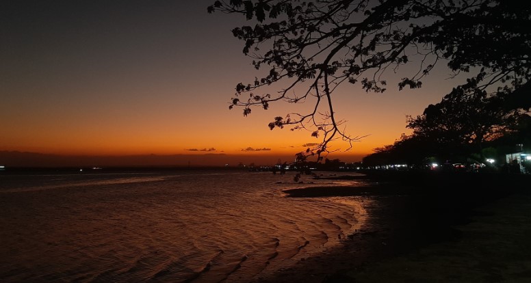 Kendari Beach Alazka Alfarizqy, 1. Taman Nasional Wakatobi, 2. Pantai Nirwana, 3. Kendari Beach, 4. Pulau Wisata Bokori, 5. Pantai Toronipa, 6. Pantai Nambo, 7. Pulau Muna, 8. Pantai Katembe, 9. Pulau Labengke, 10. Pulau Sagori, 11. Pulau Liwutonkidi, 12. Pantai Ujung Batuatas