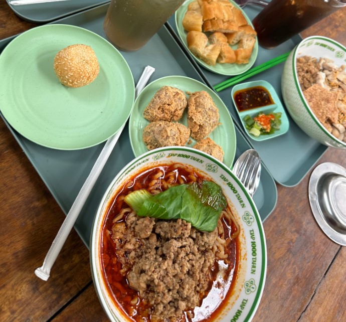 Kedai Mie Tjap 1000 Tahun, LCC Kemang Vicky D Electra, 1. Waroeng Aceh Kemang, 2. Demie Bakmie, 3. Kedai mie Tjap 1000 tahun, 4. Bakmi Kun, 5. OOMA Kitchen, 6. Mie Ayam Dedy Rasa Spesial, 7. Bakmie Dan Seafood 97, 8. Mietiaw-koe by Mie Ayam Theresia, 9. Sedjuk Bakmi dan Kopi, 10. Mie Ayam Sapi Pedes Sedep, 11. Bakmi Daging Legenda, 12. Bakmi Jhon Melawai, 13. Bakmie & Sea Food “Kuri-kuri”