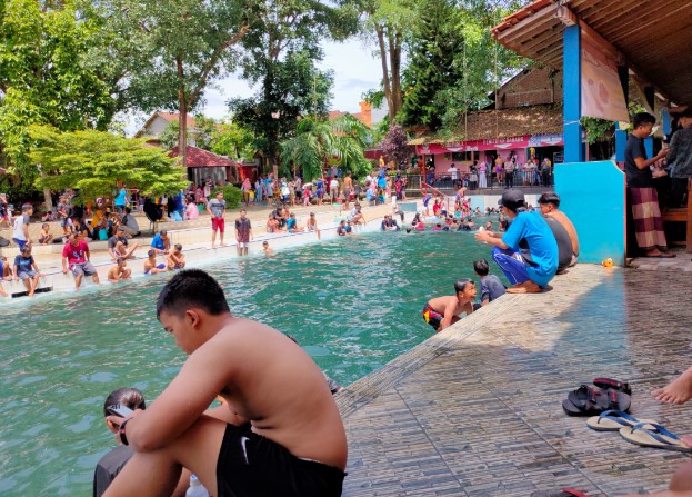 Kolam Renang Tirta Alami Alysa Rahardian