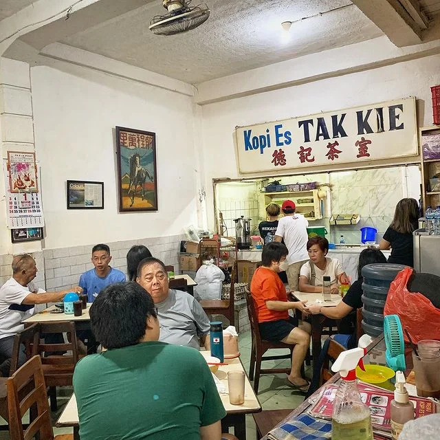 Kopi Es Tak Kie (Jakarta) via Instagram.com @ram_yu, 1. Waroeng Kopi Ake (Belitung), 2. kedai kopi apek (Medan), 3. Kopi Massa Kok Tong (Pematang Siantar), 4. Kopi Es Tak Kie (Jakarta), 5. Warung Kopi Purnama (Bandung), 6. Warung Kopi Nan Yo (Padang), 7. Bhineka Djaja (Denpasar), 8. Rumah Kopi Tikala (Manado), 9. Kedai Kopi Sedap (Pematang Siantar), 10. Warung Kopi Asiang (Pontianak)