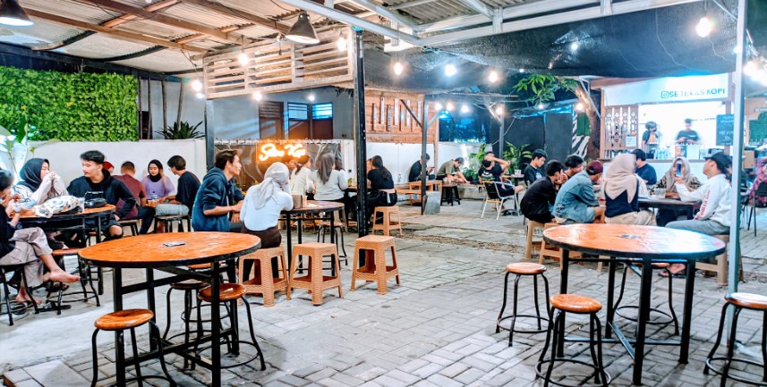 Kopi Seteras Coffee &amp; Eatery, 1. Teras Rumah Nenek, 2. MASALALU Cafe – Coffee Shop, 3. Hakuna Matata Jakarta, 4. Bruen coffee &amp; kitchen, 5. Kyō Coffee, 6. Griya Oetami x Koffie Oetami, 7. Upala – Kayu Putih, 8. Volks Kaffee, 9. TuanTanah Pondok Bambu, 10. Roemah Polonia, 11. Oryca Coffee, 12. Chester Coffee, 13. Waltie’s Rooftop Cafe, 14. Little Bro Communal Space, 15. Kopi Seteras Coffee &amp; Eatery, 16. DISTRICT 1947 CAFE ROOFTOP