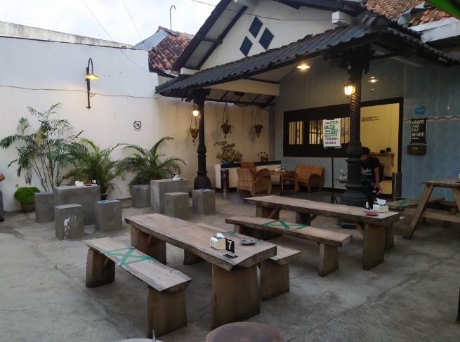 Kopijawi Pandu M N, 1. Bogowonto 77 Resto &amp; Coffee, 2. Kopi Candi, 3. Semerbak Coffee, 4. Eiffel Ice Cream &amp; Resto, 5. Kopijawi, 6. Kape Kapi, 7. Soul Coffee &amp; Resto, 8. Kedai Pekarangan Coffee and Spice Drinks, 9. Pangena Family Resto &amp; Coffee Shop, 10. NONA Dessert &amp; Chill, 11. Kopi Kembang Sepasang, 12. Roar Coffee and Eatery, 13. SULTHAN KOPI &amp; EATERY, 14. Masterpiece Billiards And Cafe, 15. Kopi Joss Purworejo, 16. Ndelikwae, 17. Kebon N’dalem, 18. Kopi Djo, 19. Tulip Bakery, Cakes &amp; Coffee Shop, 20. Echosistem, 21. Cafe Angkringan Iyut’s, 22. Becos Cafe, 23. Temanja Post House, 24. KEMARI Kedai Kopi, 25. Kedai kopi ndeso, 26. Thriving.coffee, 27. Communitea coffee, 28. Teras Kopi Labbaik