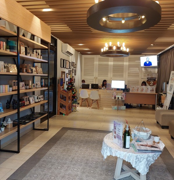 Klinik Kecantikan Ministry Treatment - Hair, Beauty &amp; Wellness teny suciati, 1. Nest Reflexology, 2. ZEN Family Spa &amp; Reflexology, 3. Gaya Spa Wellness Wolter Monginsidi (HOME SPA), 4. Delta Spa Gunung Sahari, 5. Kokuo Family Massage &amp; Reflexology Senayan City, 6. Taman Sari Royal Heritage Spa, 7. PARADISE Family Reflexology &amp; Spa, Buaran, 8. Martha Tilaar Salon Day Spa, 9. Ha-Su Wellness and Reflexology Boutique, 10. Relax Living – The City Spa, 11. The Bamboo Massage &amp; Reflexology, 12. Klinik Kecantikan Ministry Treatment – Hair, Beauty &amp; Wellness, 13. Jasmine Pijat Reflexi Spa Massage Salon, 14. Bali Wangi Spa, 15. Jamu Body Treatments, 16. Aroma SPA, 17. King’s Royal Spa