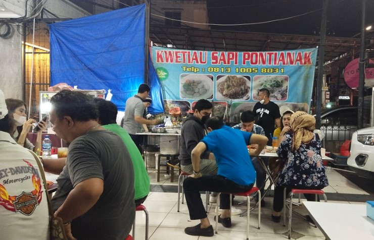 Kwetiau Sapi Pontianak 555 Radio Dalam Arief Achmad, 1. Kwetiau Sapi – Bakso Sapi “Akhiang 79”, 2. Pecel Merapi Cabang Pontianak, 3. Warung Rawit, 4. Choipan Panas Pontianak Siam 91 Sunter Indah, 5. Kwetiau Peng Hie, 6. Kim Lai Pontianak, 7. Kwetiau Sapi Pontianak 555 Radio Dalam, 8. Bakmi Kepiting Tanjung Pura, 9. Choipan Goreng 89 Pontianak, 10. Kwetiau Sapi Pontianak 21, 11. Pisang Goreng Pontianak 168, 12. Ahaw Jajanan Pontianak