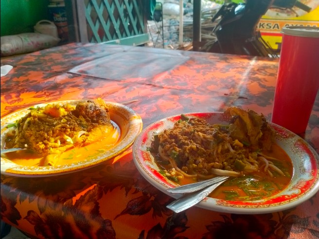 Laksa Bang Gondrong tangerang anggi novia chair, 1. Laksa Bihun Cie Ikim, 2. Laksa Tangerang dekat Rel Kereta, 3. Laksa Bang Gondrong, 4. LAKSA SARI Soleh Ali, 5. Laksa Bogor, 6. laksa bang openg, 7. laksa benteng pak masitar, 8. Laksa Bang Kumis Bewok (KAWASAN KULINER), 9. laksa bang lepay (KAWASAN KULINER), 10. LAKSA MaMat Lupus, 11. Warung Laksa Emak Hj. Uan, 12. Laksa Tangerang Ci KimHua, 13. Laksa JOJO, 14. Laksa Bang Kumis Surya