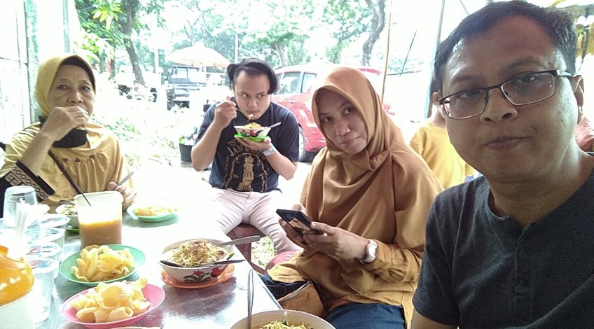 Laksa Bogor Agus Surachman, 1. Laksa Bihun Cie Ikim, 2. Laksa Tangerang dekat Rel Kereta, 3. Laksa Bang Gondrong, 4. LAKSA SARI Soleh Ali, 5. Laksa Bogor, 6. laksa bang openg, 7. laksa benteng pak masitar, 8. Laksa Bang Kumis Bewok (KAWASAN KULINER), 9. laksa bang lepay (KAWASAN KULINER), 10. LAKSA MaMat Lupus, 11. Warung Laksa Emak Hj. Uan, 12. Laksa Tangerang Ci KimHua, 13. Laksa JOJO, 14. Laksa Bang Kumis Surya