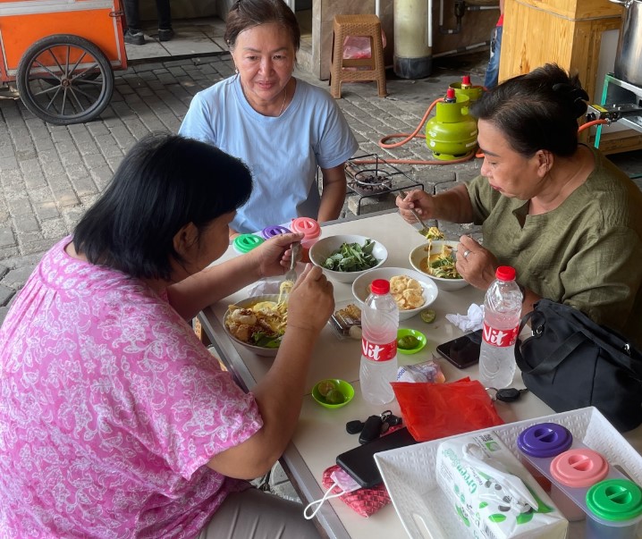 Laksa Tangerang Ci Kim Hua, 1. Laksa Bihun Cie Ikim, 2. Laksa Tangerang dekat Rel Kereta, 3. Laksa Bang Gondrong, 4. LAKSA SARI Soleh Ali, 5. Laksa Bogor, 6. laksa bang openg, 7. laksa benteng pak masitar, 8. Laksa Bang Kumis Bewok (KAWASAN KULINER), 9. laksa bang lepay (KAWASAN KULINER), 10. LAKSA MaMat Lupus, 11. Warung Laksa Emak Hj. Uan, 12. Laksa Tangerang Ci KimHua, 13. Laksa JOJO, 14. Laksa Bang Kumis Surya