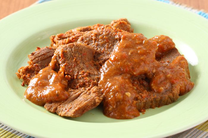 Lapis Palaro via Sajian Sedap, 1. Ikan Gohu, 2. Papeda, 3. Nasi Lapola, 4. Woku Komo-komo, 5. Kohu-kohu, 6. Sambal Colo-colo, 7. Bubur Ne, 8. Bubur Sagu Ubi, 9. Kopi Sibu-sibu, 10. Bobengka, 11. Ikan Kuah Pala Banda, 12. Ikan Asap, 13. Kasbi Komplet, 14. Cempedak Goreng, 15. Acar Kuning, 16. Sambal Tappa, 17. Lapis Palaro