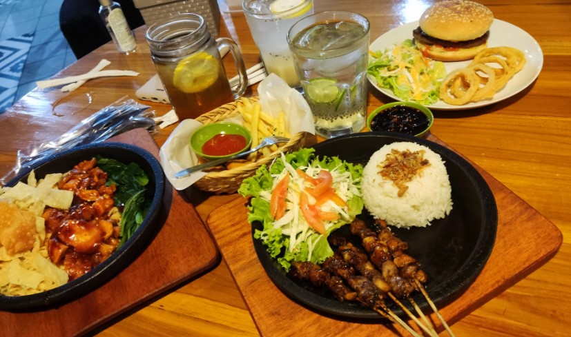 Lubby Cafe & Eatery fikri sholahudin, 1. Burjo POLOPES, 2. Nyaman Coffee And Eatery, 3. Rumah Kopi Sragen, 4. Cengkir Klopo Coffee And Resto, 5. Locomotive Resto & Cafe, 6. Ragil Resto, 7. Pranadjaya coffee, 8. Omah Lawas Sragen, 9. BIG BEAT MAMA’S RESTAURAN & CAFE, 10. Gedhein Kopi, 11. Kopi Gati, 12. Mocitea Corner, 13. Omah Prahu Coffee & Resto, 14. Rules Coffee and Kitchen, 15. Dodolanan Cafe, 16. Nittie Coffee, 17. DjadjanDW, 18. Kenbirti coffee & bites, 19. History Coffee.SRG, 20. Reunikopi, 21. SAPA KETIGA, 22. Area Pedas, 23. Cafe Oemah Sedulur, 24. Lubby Cafe, 25. Coffee.blackbee