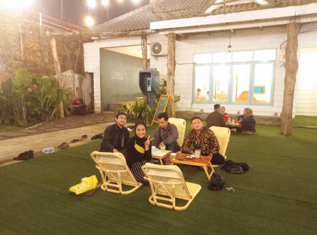 1. Teras Rumah Nenek, 2. MASALALU Cafe – Coffee Shop, 3. Hakuna Matata Jakarta, 4. Bruen coffee &amp; kitchen, 5. Kyō Coffee, 6. Griya Oetami x Koffie Oetami, 7. Upala – Kayu Putih, 8. Volks Kaffee, 9. TuanTanah Pondok Bambu, 10. Roemah Polonia, 11. Oryca Coffee, 12. Chester Coffee, 13. Waltie’s Rooftop Cafe, 14. Little Bro Communal Space, 15. Kopi Seteras Coffee &amp; Eatery, 16. DISTRICT 1947 CAFE ROOFTOP