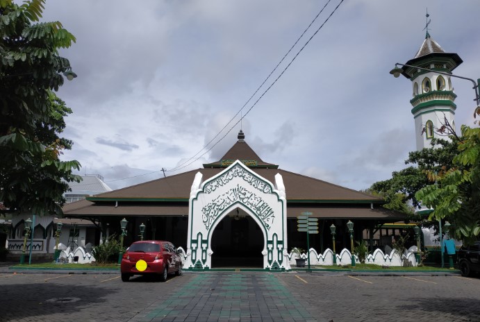 Masjid Al Wustho Mangkunegaran Nova Ariyanto, 1. Masjid Agung Kraton Surakarta, 2. Masjid Raya Sheikh Zayed, 3. Masjid Al wustho Mangkunegaran, 4. Masjid Raya Fatimah, 5. Masjid Riyadh, 6. Masjid Jami Assagaf