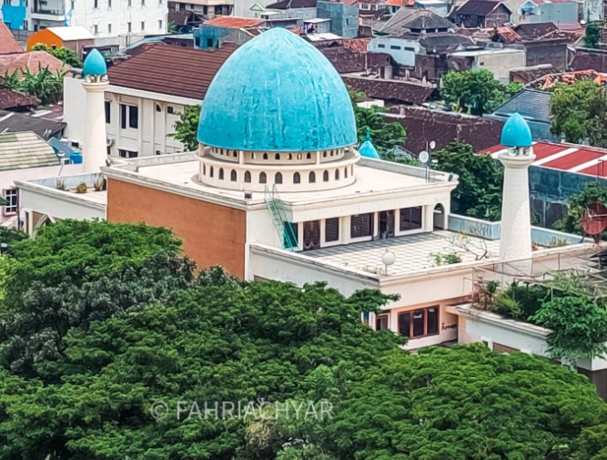 Masjid Riyadh Fahrizal Musthofa, 1. Masjid Agung Kraton Surakarta, 2. Masjid Raya Sheikh Zayed, 3. Masjid Al wustho Mangkunegaran, 4. Masjid Raya Fatimah, 5. Masjid Riyadh, 6. Masjid Jami Assagaf