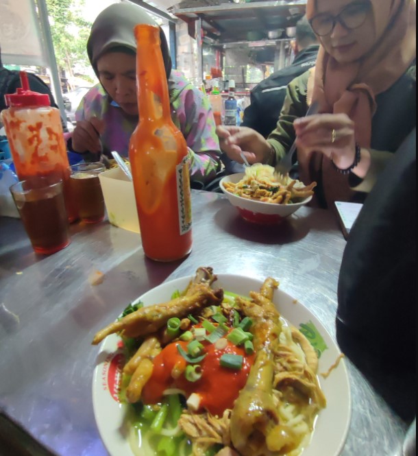 Mie Ayam Mas Londo Jenggot Kangizzul01, 1. Mie Baso Akung, 2. Bakso So’un & Mie Ayam Lodaya, 3. Mie Ayam Baso Cipaganti, 4. Mie Baso Pangsit Miskam, 5. Mie Ayam Mas Joko Gepeng, 6. Mie Ayam Jamaras, 7. Mie Ayam Mas Londo Jenggot, 8. Mie Ayam Sawala, 9. Mie Ayam Imami, 10. Jagonya Mie Ayam PAK AIP, 11. Mie Tegallega