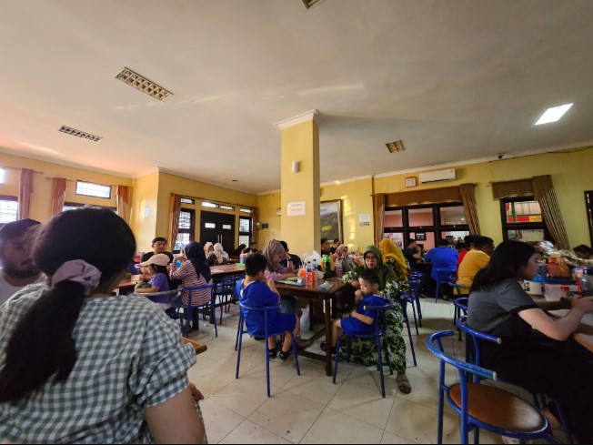 Mie Baso Akung Arief Hidayatullah, 1. Mie Baso Akung, 2. Bakso So’un & Mie Ayam Lodaya, 3. Mie Ayam Baso Cipaganti, 4. Mie Baso Pangsit Miskam, 5. Mie Ayam Mas Joko Gepeng, 6. Mie Ayam Jamaras, 7. Mie Ayam Mas Londo Jenggot, 8. Mie Ayam Sawala, 9. Mie Ayam Imami, 10. Jagonya Mie Ayam PAK AIP, 11. Mie Tegallega