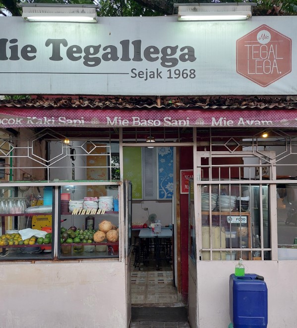 Mie Tegallega Asyifa Mutaqin, 1. Mie Baso Akung, 2. Bakso So’un & Mie Ayam Lodaya, 3. Mie Ayam Baso Cipaganti, 4. Mie Baso Pangsit Miskam, 5. Mie Ayam Mas Joko Gepeng, 6. Mie Ayam Jamaras, 7. Mie Ayam Mas Londo Jenggot, 8. Mie Ayam Sawala, 9. Mie Ayam Imami, 10. Jagonya Mie Ayam PAK AIP, 11. Mie Tegallega