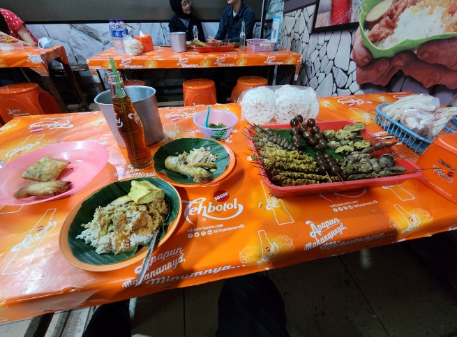 Nasi Ayam Bu Wido Fadhel M, 1. Nasi Ayam Bu Wido, 2. Nasi Ayam Bu Nyoto, 3. Nasi Ayam Bu Pini, 4. Nasi Ayam Kemuning Mbak Jum, 5. Nasi Ayam Bu Sami, 6. Nasi ayam Mbak Harni, 7. Nasi Ayam Yu Nah, 8. Nasi Ayam Bu Jawi, 9. Nasi Ayam Mbak Milih Semarang, 10. nasi ayam Bu sulami, 11. Nasi Ayam Yu Suti, 12. Gudeg Koyor &amp; Ceker, Nasi Ayam &amp; Koyor Bu Mar, 13. Nasi Ayam Mbok Ru, 14. Nasi Ayam Bu Darmi