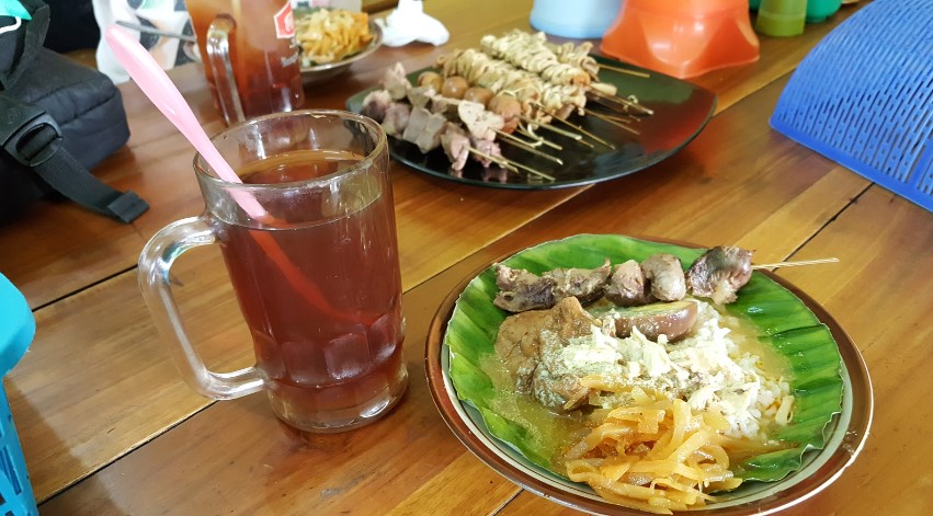 Nasi Ayam Kemuning Mbak Jum Hadi Wijaya, 1. Nasi Ayam Bu Wido, 2. Nasi Ayam Bu Nyoto, 3. Nasi Ayam Bu Pini, 4. Nasi Ayam Kemuning Mbak Jum, 5. Nasi Ayam Bu Sami, 6. Nasi ayam Mbak Harni, 7. Nasi Ayam Yu Nah, 8. Nasi Ayam Bu Jawi, 9. Nasi Ayam Mbak Milih Semarang, 10. nasi ayam Bu sulami, 11. Nasi Ayam Yu Suti, 12. Gudeg Koyor &amp; Ceker, Nasi Ayam &amp; Koyor Bu Mar, 13. Nasi Ayam Mbok Ru, 14. Nasi Ayam Bu Darmi