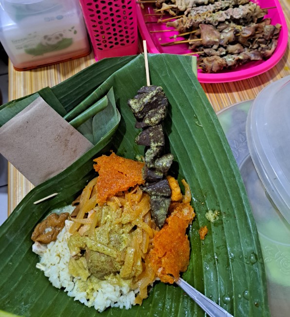 Nasi Ayam Mbok Ru Christian Santoso, 1. Nasi Ayam Bu Wido, 2. Nasi Ayam Bu Nyoto, 3. Nasi Ayam Bu Pini, 4. Nasi Ayam Kemuning Mbak Jum, 5. Nasi Ayam Bu Sami, 6. Nasi ayam Mbak Harni, 7. Nasi Ayam Yu Nah, 8. Nasi Ayam Bu Jawi, 9. Nasi Ayam Mbak Milih Semarang, 10. nasi ayam Bu sulami, 11. Nasi Ayam Yu Suti, 12. Gudeg Koyor &amp; Ceker, Nasi Ayam &amp; Koyor Bu Mar, 13. Nasi Ayam Mbok Ru, 14. Nasi Ayam Bu Darmi