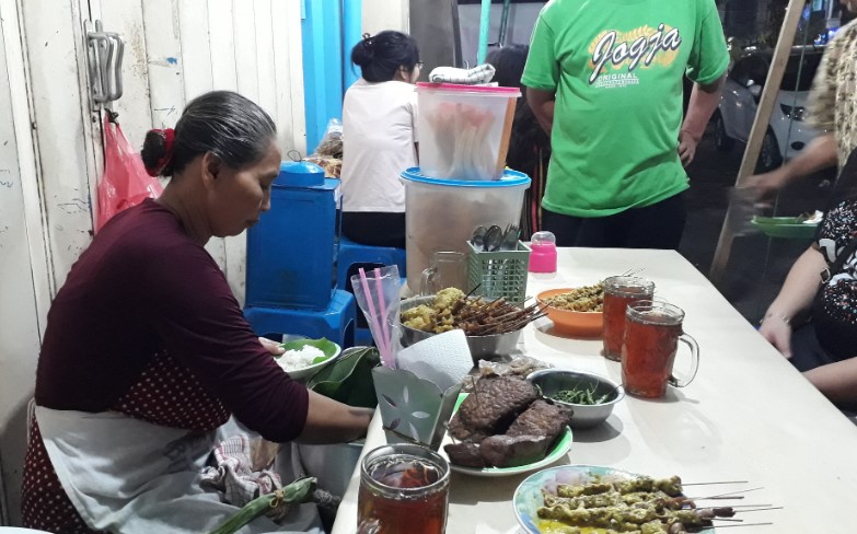 Nasi Ayam Yu Suti Eric Wijaya, 1. Nasi Ayam Bu Wido, 2. Nasi Ayam Bu Nyoto, 3. Nasi Ayam Bu Pini, 4. Nasi Ayam Kemuning Mbak Jum, 5. Nasi Ayam Bu Sami, 6. Nasi ayam Mbak Harni, 7. Nasi Ayam Yu Nah, 8. Nasi Ayam Bu Jawi, 9. Nasi Ayam Mbak Milih Semarang, 10. nasi ayam Bu sulami, 11. Nasi Ayam Yu Suti, 12. Gudeg Koyor &amp; Ceker, Nasi Ayam &amp; Koyor Bu Mar, 13. Nasi Ayam Mbok Ru, 14. Nasi Ayam Bu Darmi