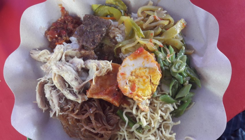 Nasi Campur Kertajaya Indah Baruna Skywalker, 1. Depot Jepun Bali, 2. Nasi Campur Bu Ida, 3. Nasi Empal Pengampon, 4. Depot Nasi Campur Pojok Tambak Bayan, 5. Depot Emak Ai, 6. Nasi Campur Kertajaya Indah, 7. Dapur Bu Dewi (Spesial Nasi Madura / Sego Meduro), 8. Warung Nasi Pak Ghofar, 9. Nasi Cuhima Bu Evie Madura, 10. Depot Nasi Campur Pak Salim, 11. Nasi Campur Kertajaya Indah Cab Kendal Sari (Wonorejo/Nirwana), 12. Warung Nasi Campur Kanwa