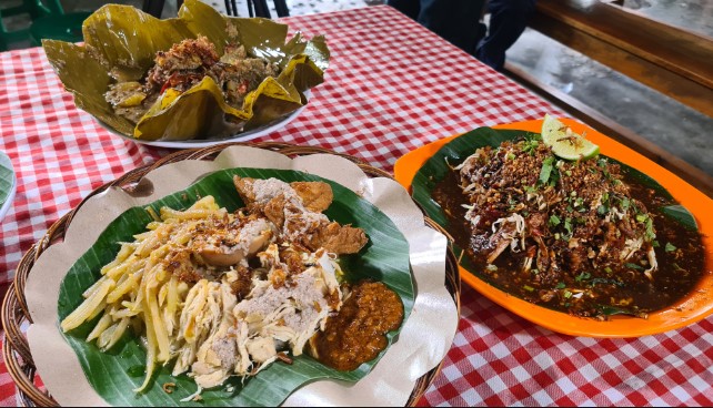 Nasi Gandul Bu Endang ibnu shark, 1. Bandar Djakarta, 2. Nasi Goreng Kambing Kebon Sirih Sejak 1958, 3. Joni Steak, 4. Bebek Kaleyo Tebet, 5. Ayam Goreng Berkah, 6. Talaga Sampireun – Puri, 7. Bopet Mini Benhil, 8. Roti Bakar Eddy Blok M, 9. Kwetiaw Sapi 78 Mangga Besar, 10. Restoran Garuda, 11. Warung MJS, 12. Tugu Kuntskring Palais Jakarta, 13. Ragusa Es Italia, 14. Waroeng Sunda, 15. Holycow STEAKHOUSE, 16. Kaum Jakarta, 17. Bubur Kwang Tung, 18. Cerita Rasa Nusantara, 19. Kampung Kecil Kedoya Puri Kembangan, 20. Pagi Sore Cempaka Putih, 21. Social House Grand Indonesia, 22. Soto Betawi Haji Husen, 23. Restoran Beautika Khas Manado – Abdul Muis, 24. Ikan Bakar Cianjur, 25. Warmindo Abang Adek, 26. Bebek Bentu Cempaka Putih, 27. OTW Food Street, 28. Dim Sum Inc, 29. Nasi Gandul Bu Endang, 30. Warung Mak Dower, 31. Warung Nagih, 32. Ayam Goreng Gohyong Malaya, 33. Harum Manis, 34. Munik Restoran, 35. Smarapura Traditional Resto, 36. Anomali Coffee Setiabudi, 37. Sate Maranggi Haji Yetty, 38. Bungarampai, 39. Tony Roma’s, 40. Chinesefood 99 Pecenongan, 41. SINOÜ, 42. The Awan Lounge, 43. Waha Kitchen, 44. Gado-gado Bonbin, 45. Martabak Boss, 46. Colette Lola – Wolter Monginsidi, 47. Food Lab