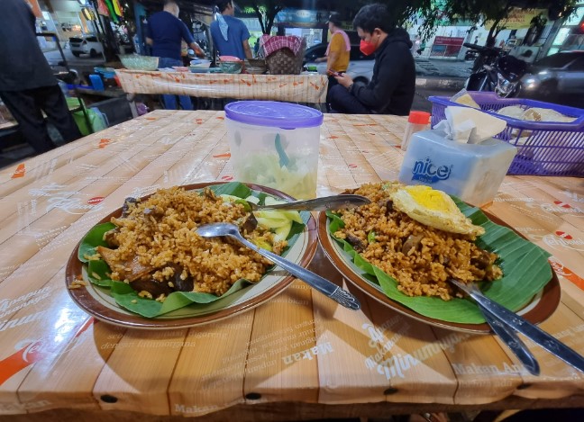 Nasi Goreng Babat Akbar christophorus anugrah, 1. Nasi Goreng Babat Pak Karmin Mberok Legendaris, 2. Nasi Goreng Babat Hengky, 3. Nasi Goreng Babat Pak Sumarsono, 4. Nasi Goreng Babat Pak Karmin, 5. Nasi Goreng Babat Akbar, 6. Nasi Goreng Babat Bahagia, 7. Nasi Goreng Babat Pak Taman, 8. Nasi Goreng &amp; Babat Gongso Pak Kumis, 9. Nasi Goreng Babat “Pak Di”, 10. Nasi Goreng Dan Babat Gongso Pak Andik, 11. Nasi Goreng Babat Pete Pak Bandi, 12. Nasi Goreng Babat Mas Tono, 13. Nasi Goreng dan Gongso Miroso