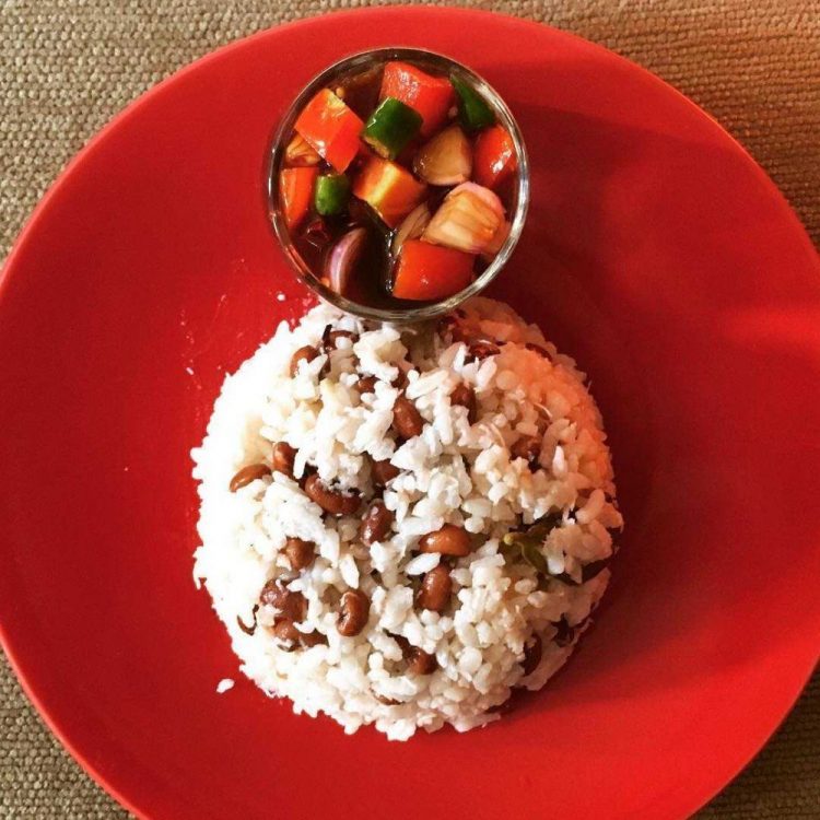 Nasi Lapola via Posten, 1. Ikan Gohu, 2. Papeda, 3. Nasi Lapola, 4. Woku Komo-komo, 5. Kohu-kohu, 6. Sambal Colo-colo, 7. Bubur Ne, 8. Bubur Sagu Ubi, 9. Kopi Sibu-sibu, 10. Bobengka, 11. Ikan Kuah Pala Banda, 12. Ikan Asap, 13. Kasbi Komplet, 14. Cempedak Goreng, 15. Acar Kuning, 16. Sambal Tappa, 17. Lapis Palaro