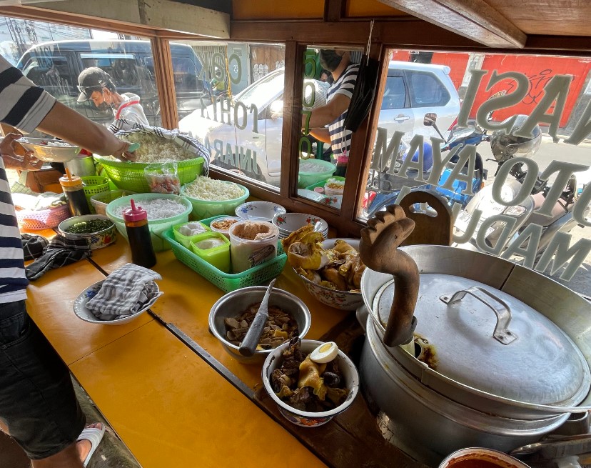 Nasi Soto Cak Tohir zaenal nursalam, 1. Spesial Soto Boyolali (SSB) Hj Hesti Widodo, 2. Soto Ojolali, 3. Sedari Resto, 4. RM Soto Ayam asli Lamongan Cak Mad, 5. Soto Ayam Garang Asem Bangkong, 6. Soto Bandung Pak Simon, 7. SOTO BANDUNG SARASA, 8. Soto AHRI, 9. Soto Bandung M Tarya, 10. Soto Kudus Kliwon, 11. Rumah Makan Soto Ojolali, 12. Soto Betawi H Mamat, 13. Soto Banjir Karang Anyar Sejak 1955, 14. Soto Mie Bogor Pak Kadir Bandung, 15. Soto Sulung Cihampelas, 16. Soto Sulung H. Gendut Tamoy, 17. Warung Soto Madura Cak Holis ayam &amp; sulung, 18. Nasi Soto Cak Tohir, 19. Soto Madura Cak Alim