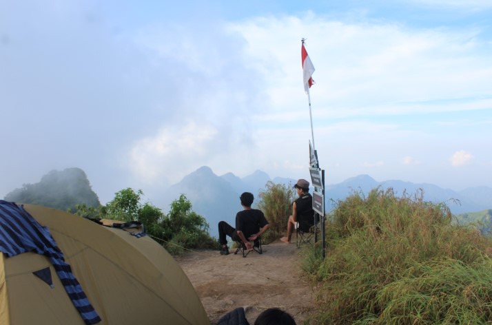 Natas Angin Muria RIFQI FARHAN, 1. Bukit Puteran, 2. Selam Semliro, 3. Puncak Natas Angin Muria, 4. The Hills Vaganza, 5. Hidden Canyon Rahtawu, 6. Air Terjun Kali Banteng, 7. Air Terjun Montel, 8. Air Terjun Watu Gompeng, 9. Wana Wisata Ternadi, 10. Pemandian Alami Rahtawu, 11. Wisata Pijar Park, 12. Wana Wisata Kajar, 13. Alun-alun Simpang 7 Kudus