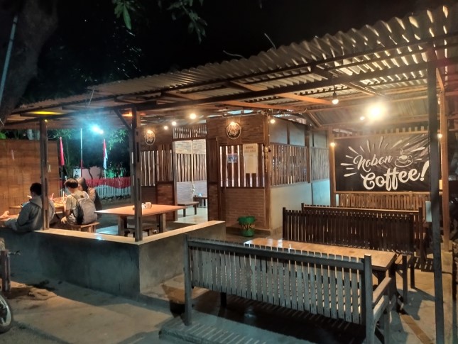NoboN Coffe Rifqi Yusril, 1. Angkringan Mbok Nom Rembang, 2. Orso Gelato &amp; Cafe Rembang, 3. Reunique Cafe, 4. Balcony Resto And Cafe, 5. Ranu Coffee &amp; Eatery, 6. Satu Lagi, 7. Warung kopi kresen, 8. NoboN Coffe, 9. PILAR Coffee &amp; Space, 10. BARIX COFFEE – MANUAL BREW INSIDE, 11. Kedai Kongkow, 12. Biskope Cafe, 13. Dunia Akhirat Coffee &amp; Eatery, 14. Cokro Cafe, 15. Warung Kopi Mr. Hendro, 16. Kafe Kedai Kopi 46 Pantura Rembang, 17. SevenShake, 18. Starbox, 19. Zero Cafe, 20. Rantina Cafe &amp; Chill, 21. Summit Cafe, 22. Paleet Cafee, 23. Papi coepliezt, 24. Tentang Kopi Cafe &amp; Resto, 25. Sky Monster Cafe (SM), 26. Chawis coffee